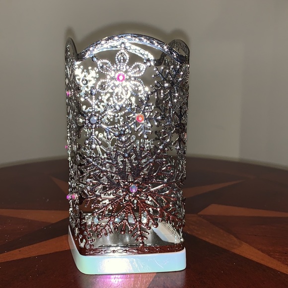Bath & Body Works Beaded Snowflakes Sleeve Gentle Foaming Soap Holder - Picture 1 of 5